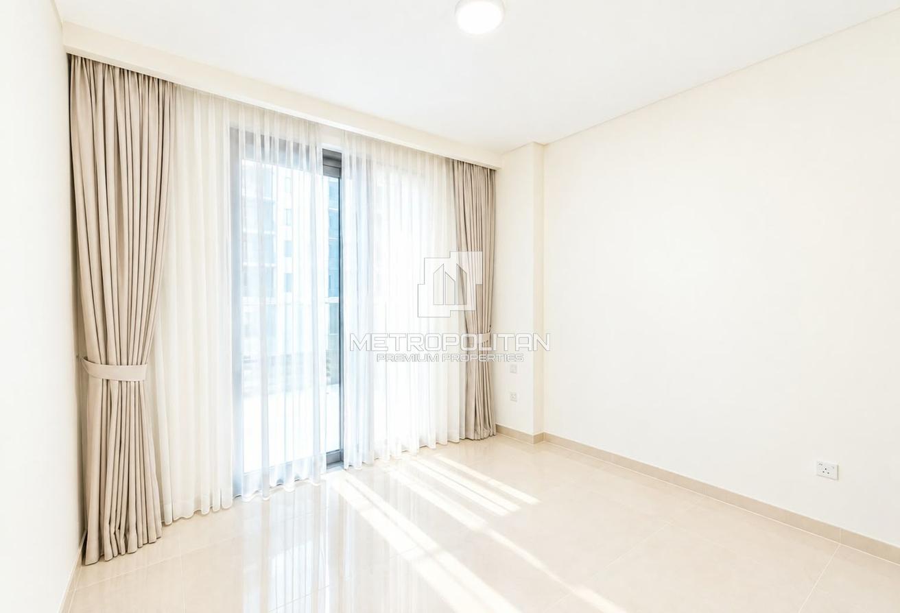 Spacious Layout | Partly Furnished | Huge Terrace photo 5
