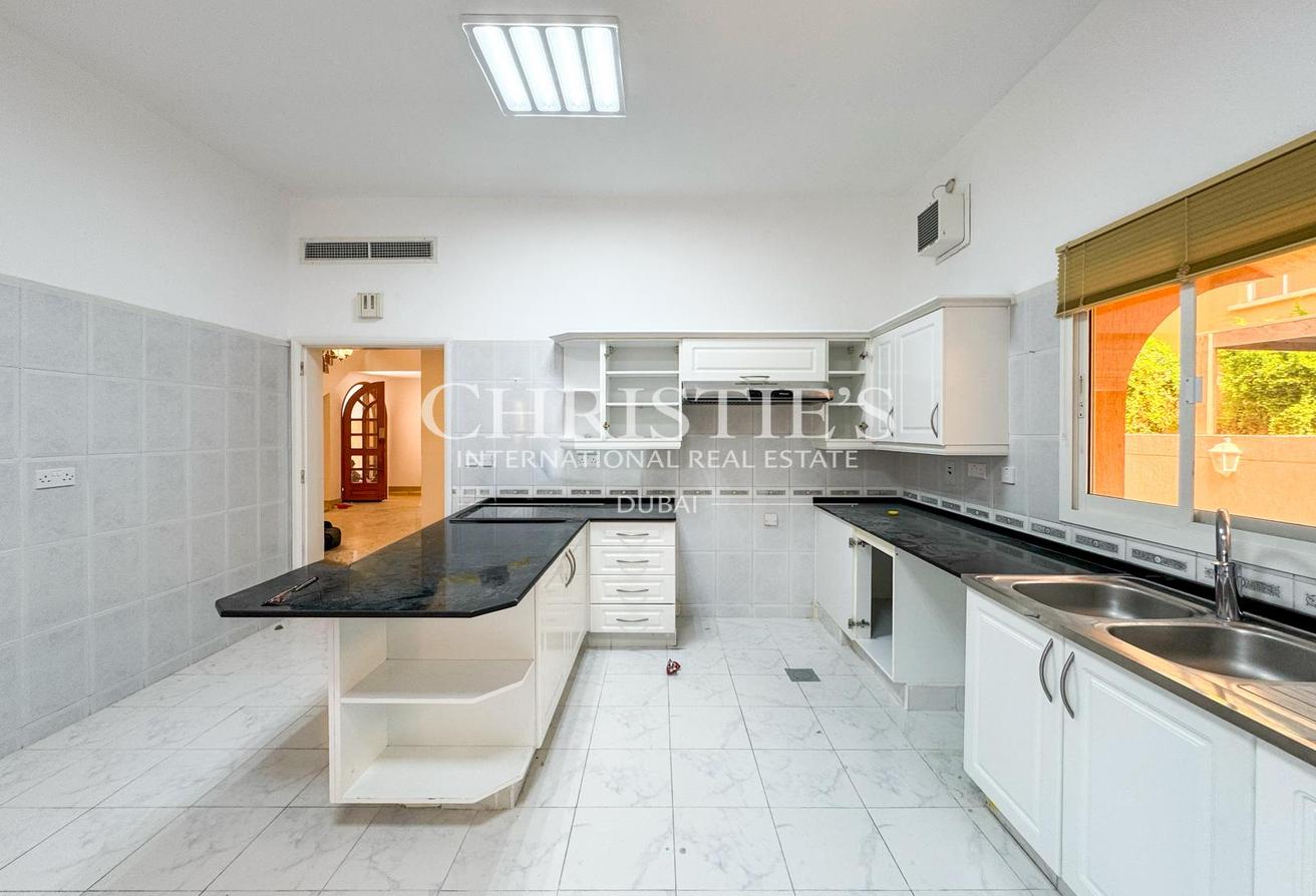 4-Bed Villa | Pool | Guest Room | Maid's Room photo 5