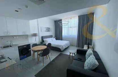 شقة - 1 حمام للايجار في برج او2 - منطقة 14 - قرية جميرا الدائرية - دبي