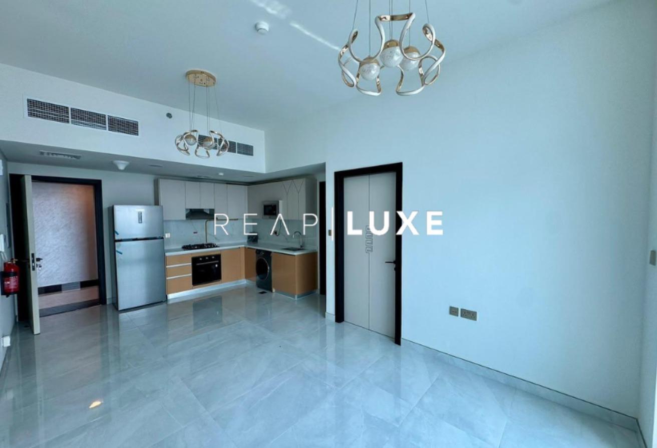 Ready to Move In | High Floor | Prime Location photo 5