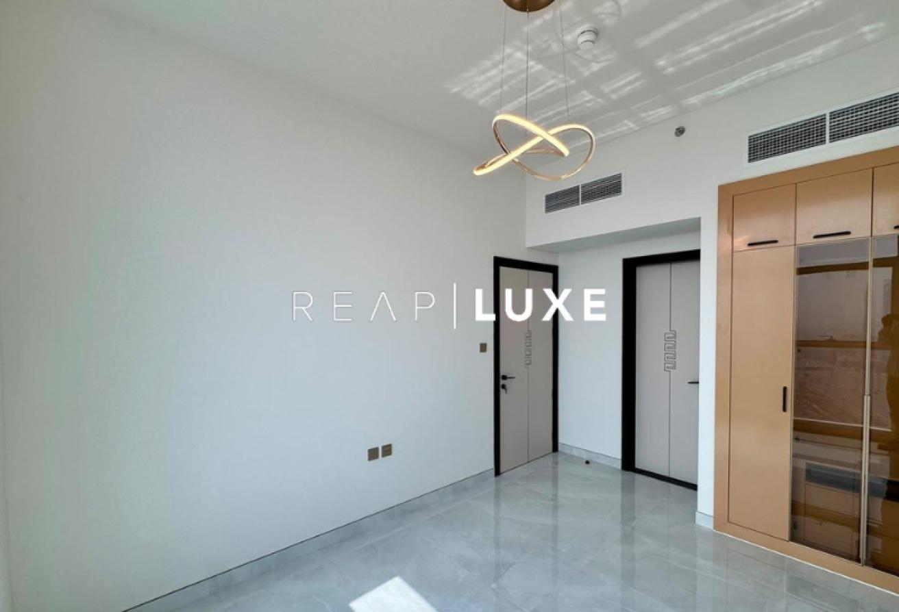 Ready to Move In | High Floor | Prime Location photo 3