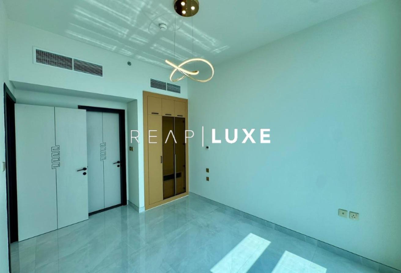 Ready to Move In | High Floor | Prime Location photo 4
