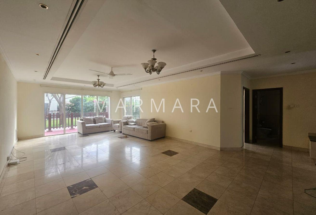 Lovely Compound villa | Private Garden | Vacant photo 7