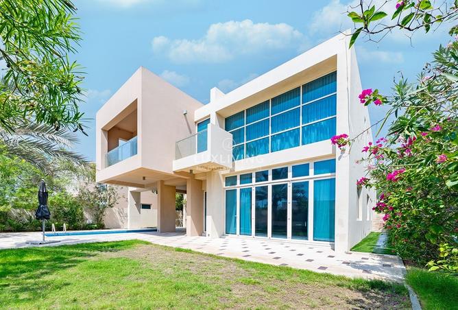 Luxury 4 BR | Private Pool | Corner Villa