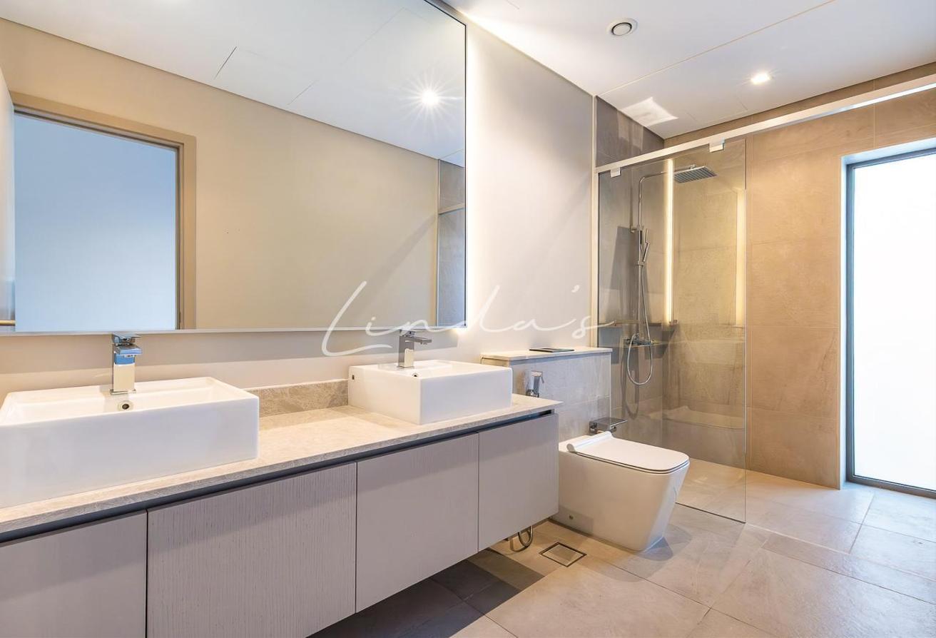 Rare 3-bed corner unit | Fully furnished | Vacant photo 9