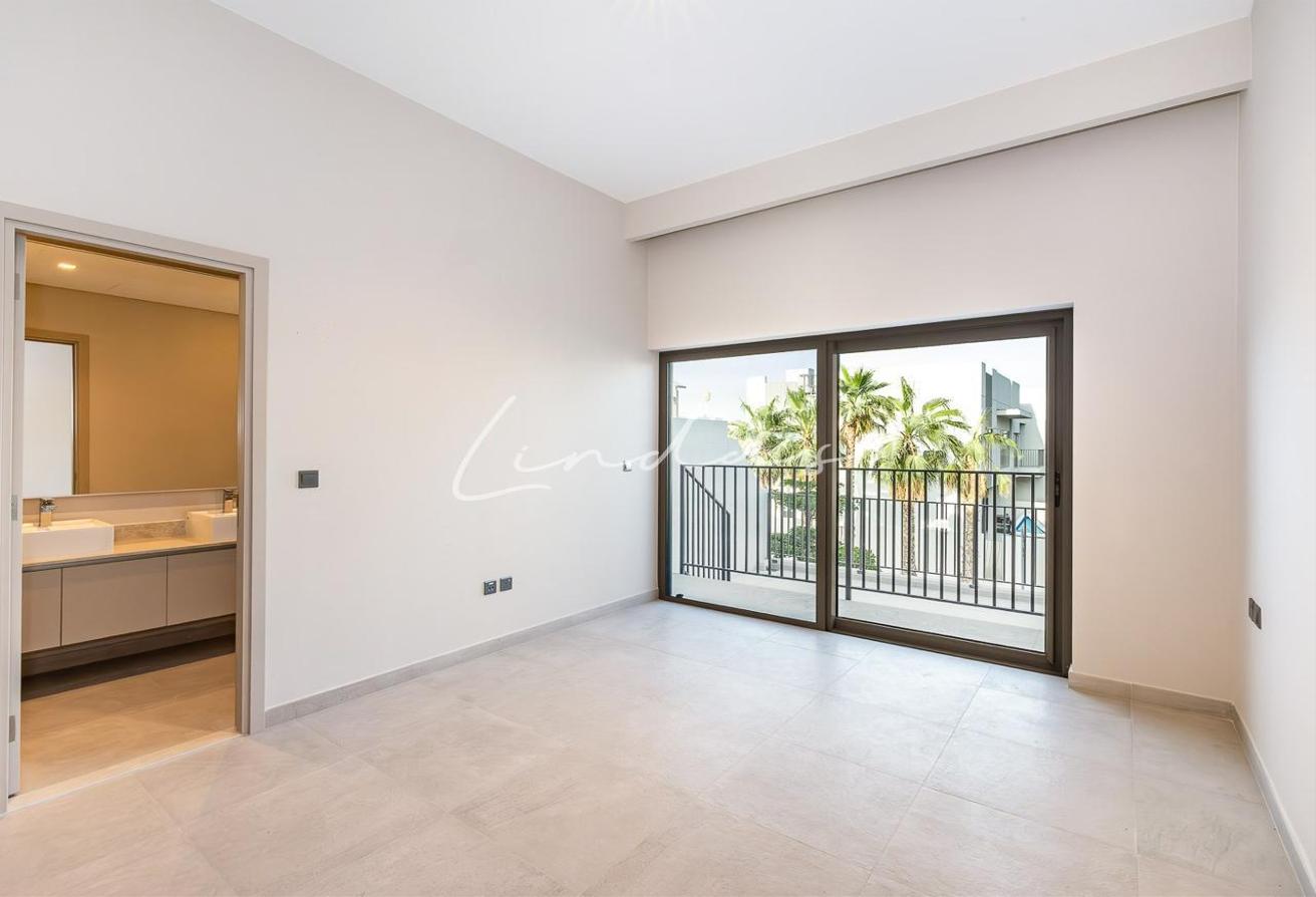Rare 3-bed corner unit | Fully furnished | Vacant photo 11