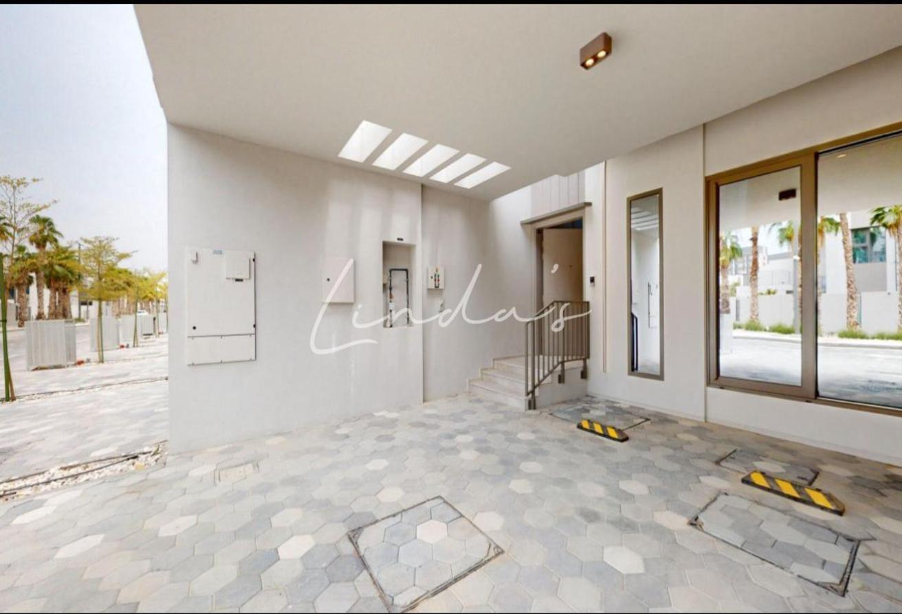 Rare 3-bed corner unit | Fully furnished | Vacant photo 3