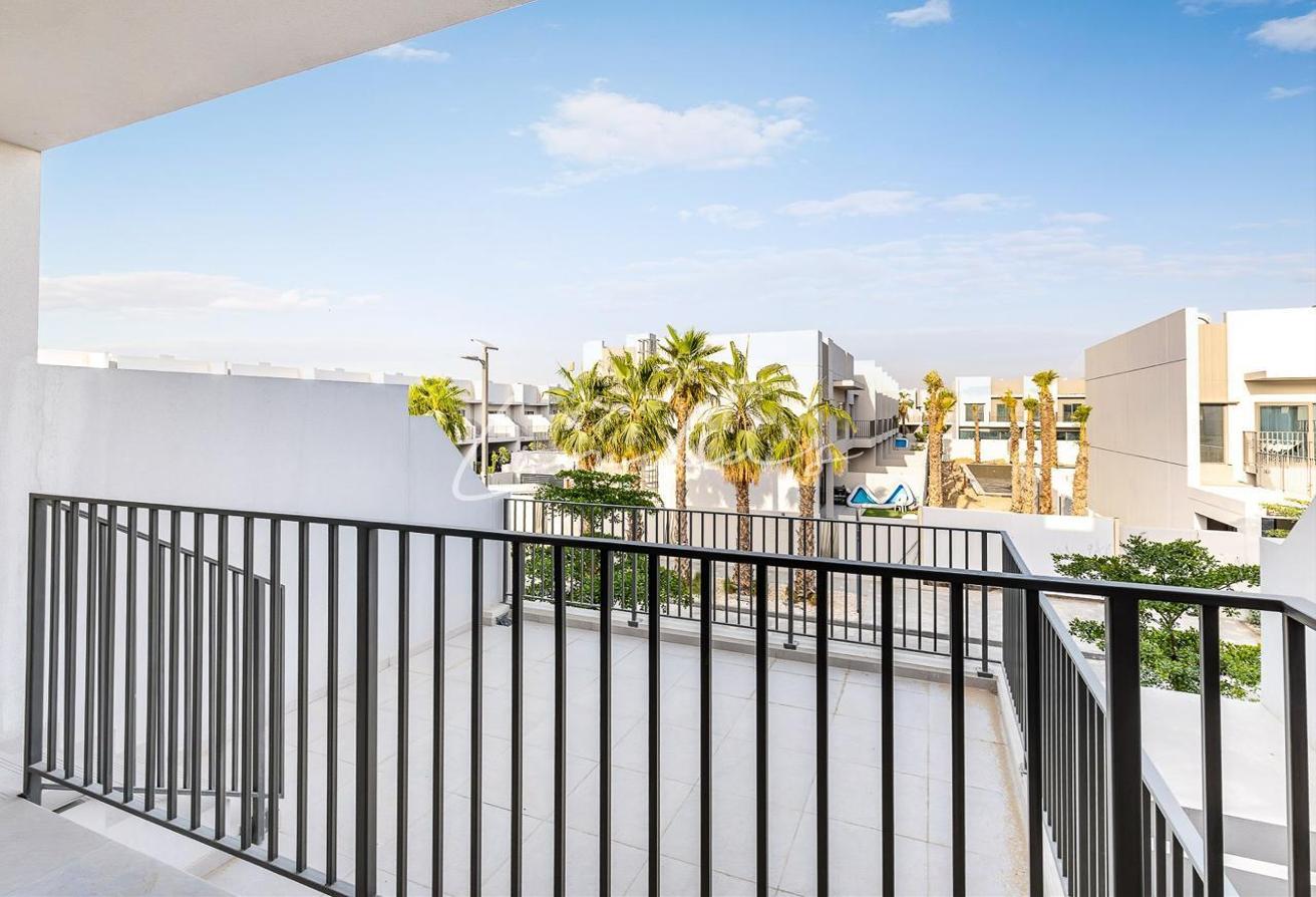 Rare 3-bed corner unit | Fully furnished | Vacant photo 6