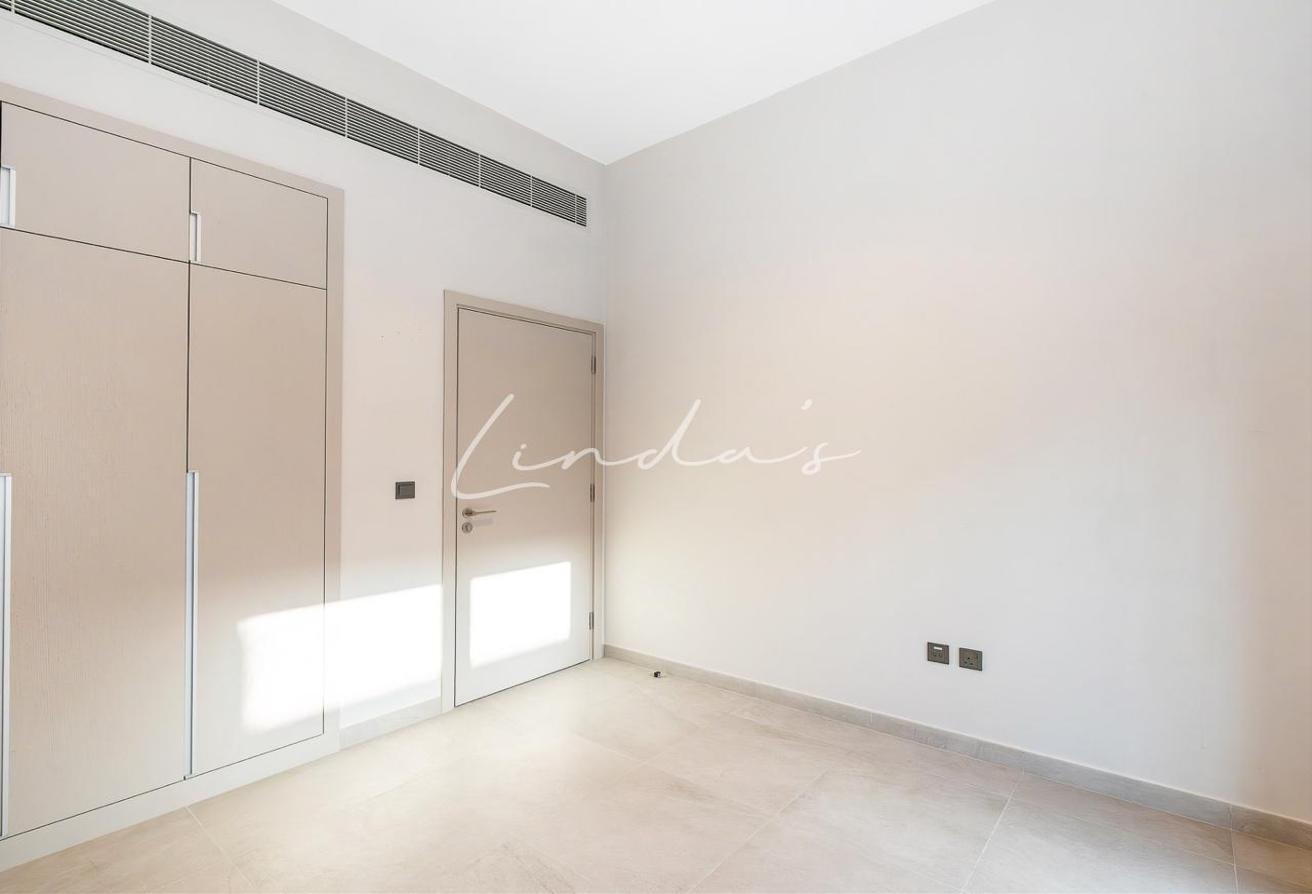 Rare 3-bed corner unit | Fully furnished | Vacant photo 4