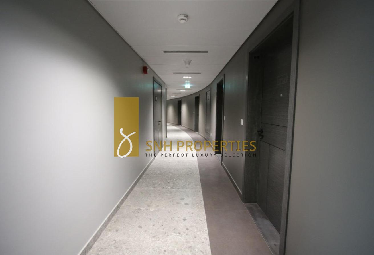 HIGH FLOOR | READY TO MOVE IN | SPACIOUS UNIT photo 9