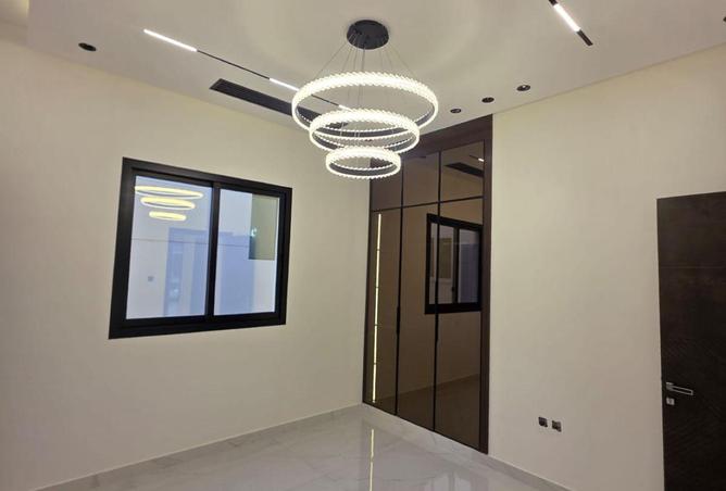 100448256 - Property Image 3