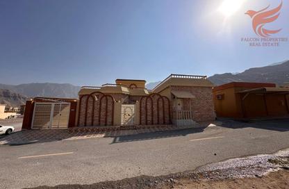 Villa - 3 - 4 for sale in Ghalilah - Ras Al Khaimah
