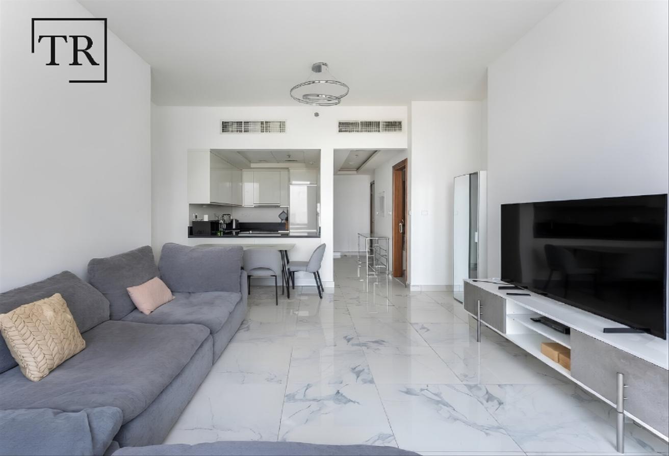 Canal View | Furnished | Prime Spot | Nearby Metro photo 4