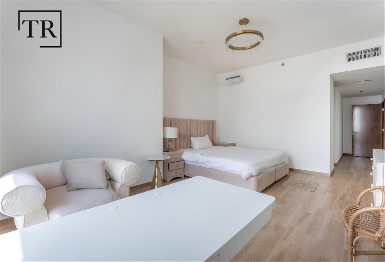 Canal View | Furnished | Prime Spot | Nearby Metro photo 14