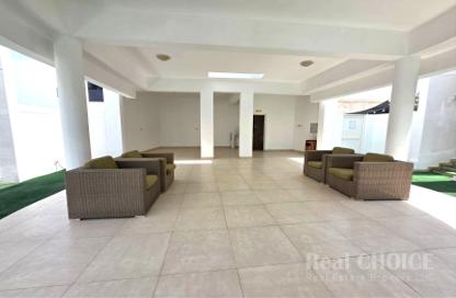 Villa - 4 Bedrooms - 5 Bathrooms for rent in Jumeirah 1 - Jumeirah - Dubai
