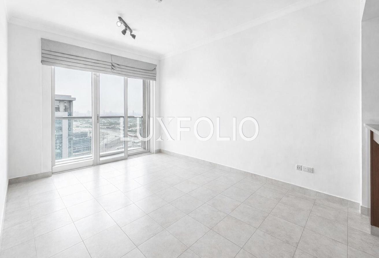 High Floor | Unfurnished | Multiple Cheques photo 3