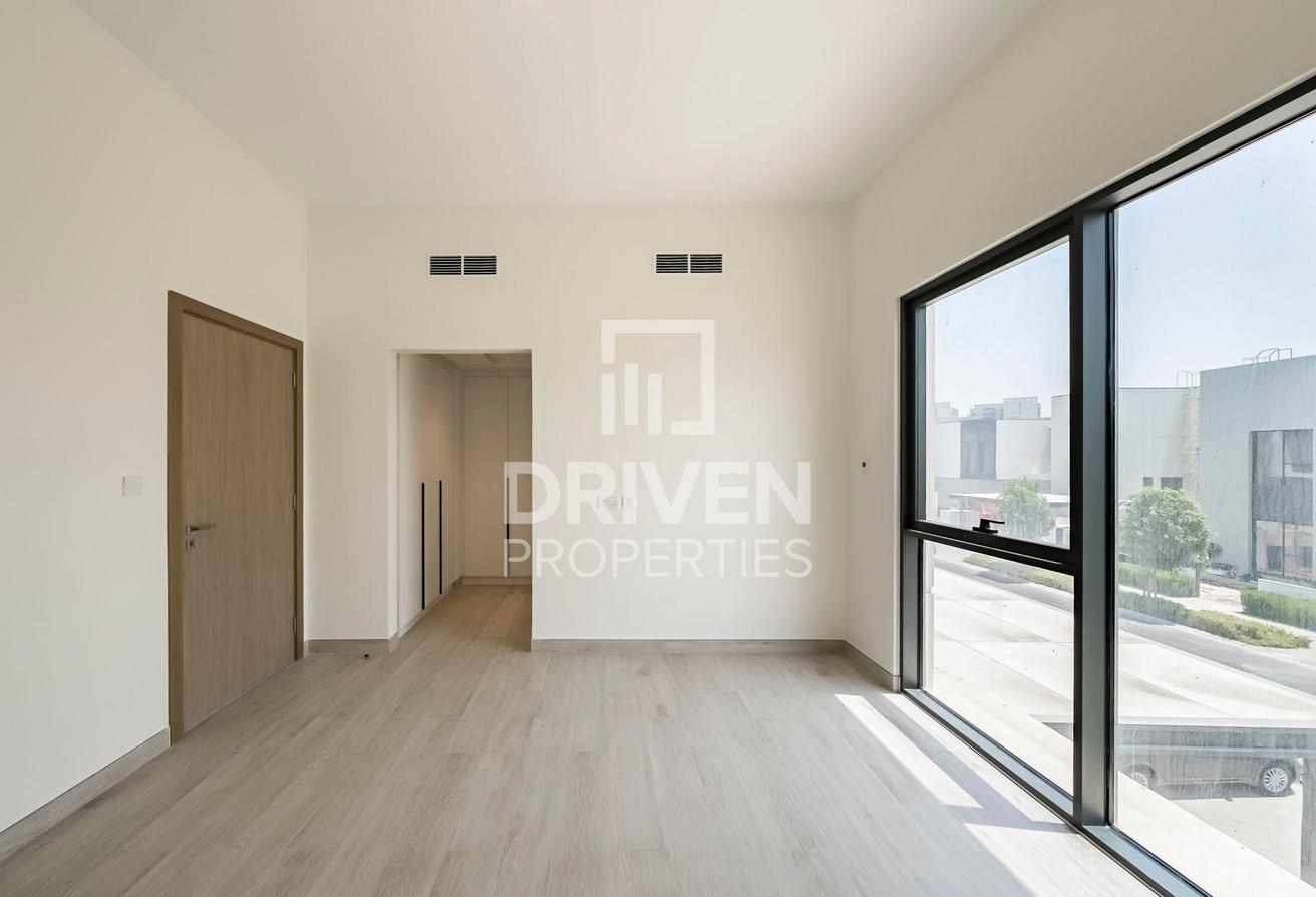Modern and Corner Unit | Park View | Large Plot photo 14