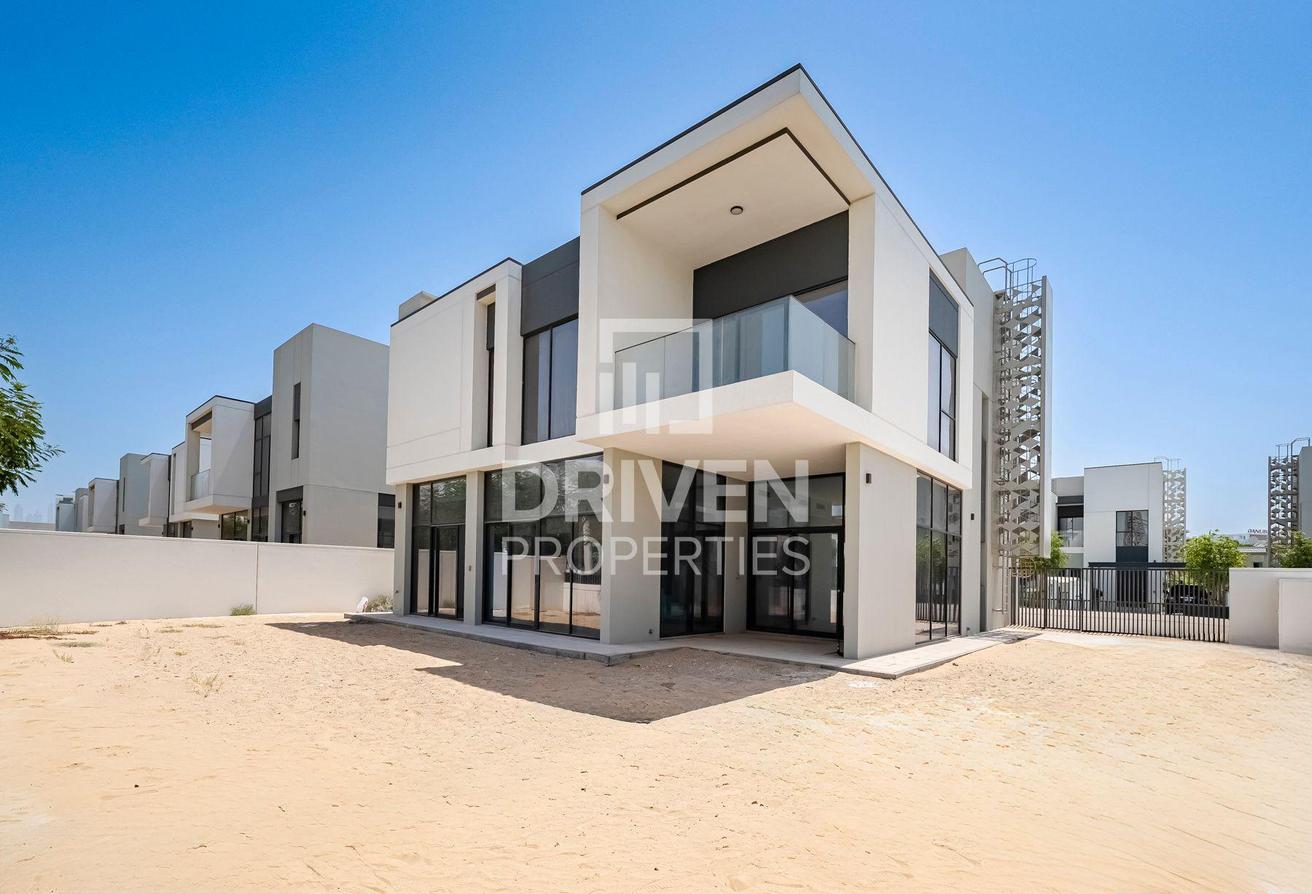 Modern and Corner Unit | Park View | Large Plot photo 2