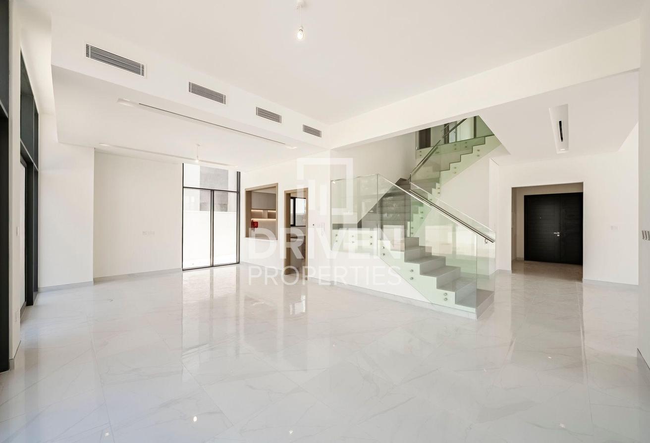 Modern and Corner Unit | Park View | Large Plot photo 5