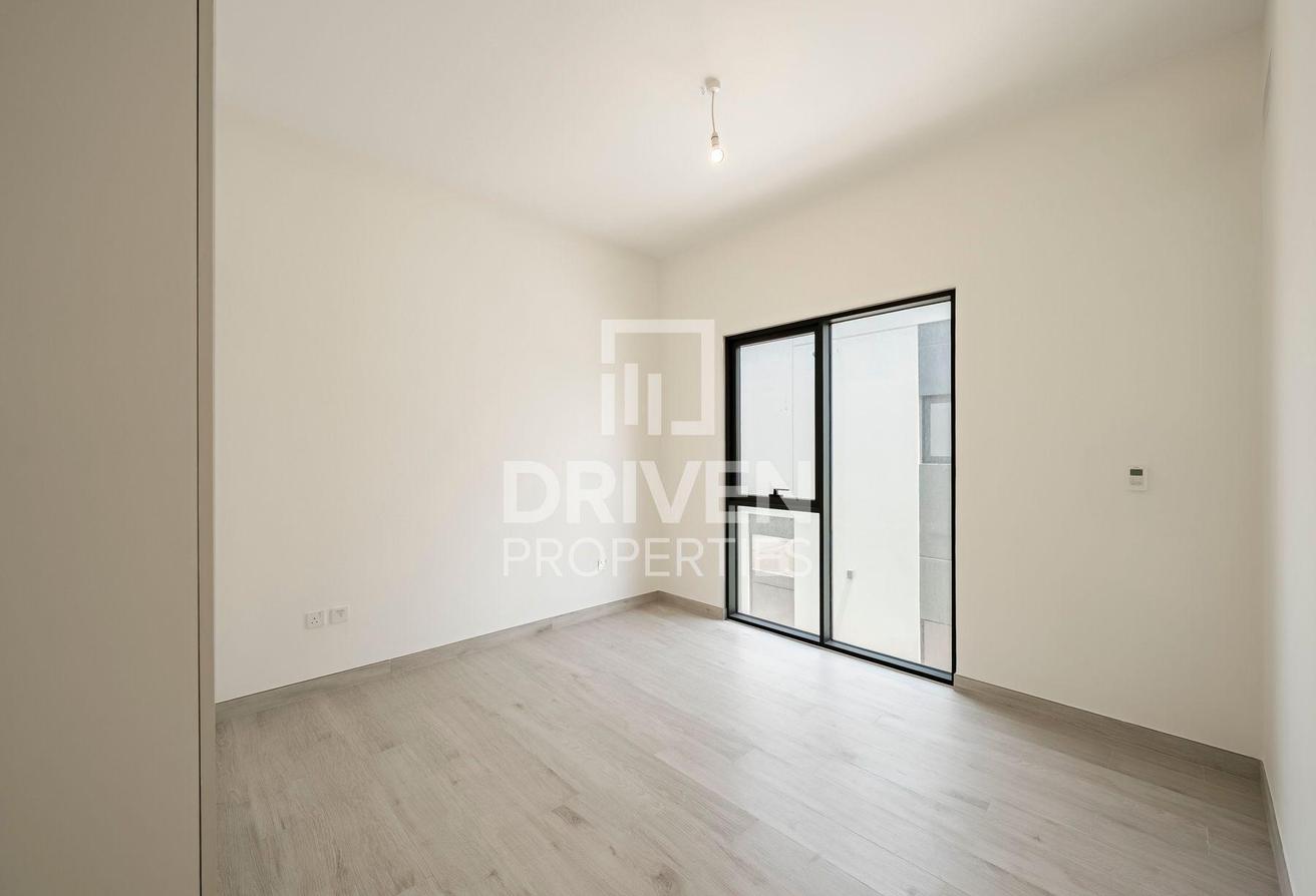 Modern and Corner Unit | Park View | Large Plot photo 15