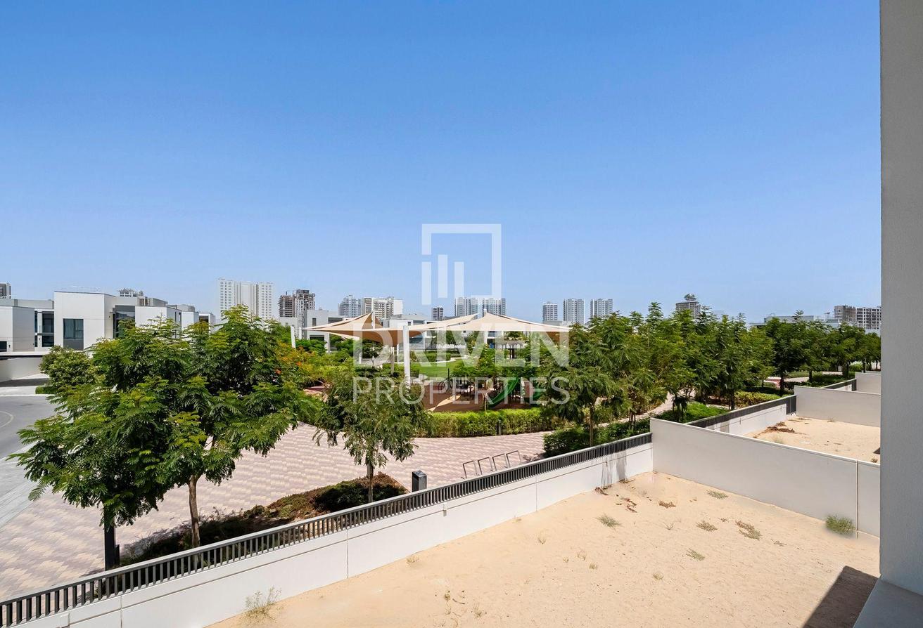 Modern and Corner Unit | Park View | Large Plot photo 30