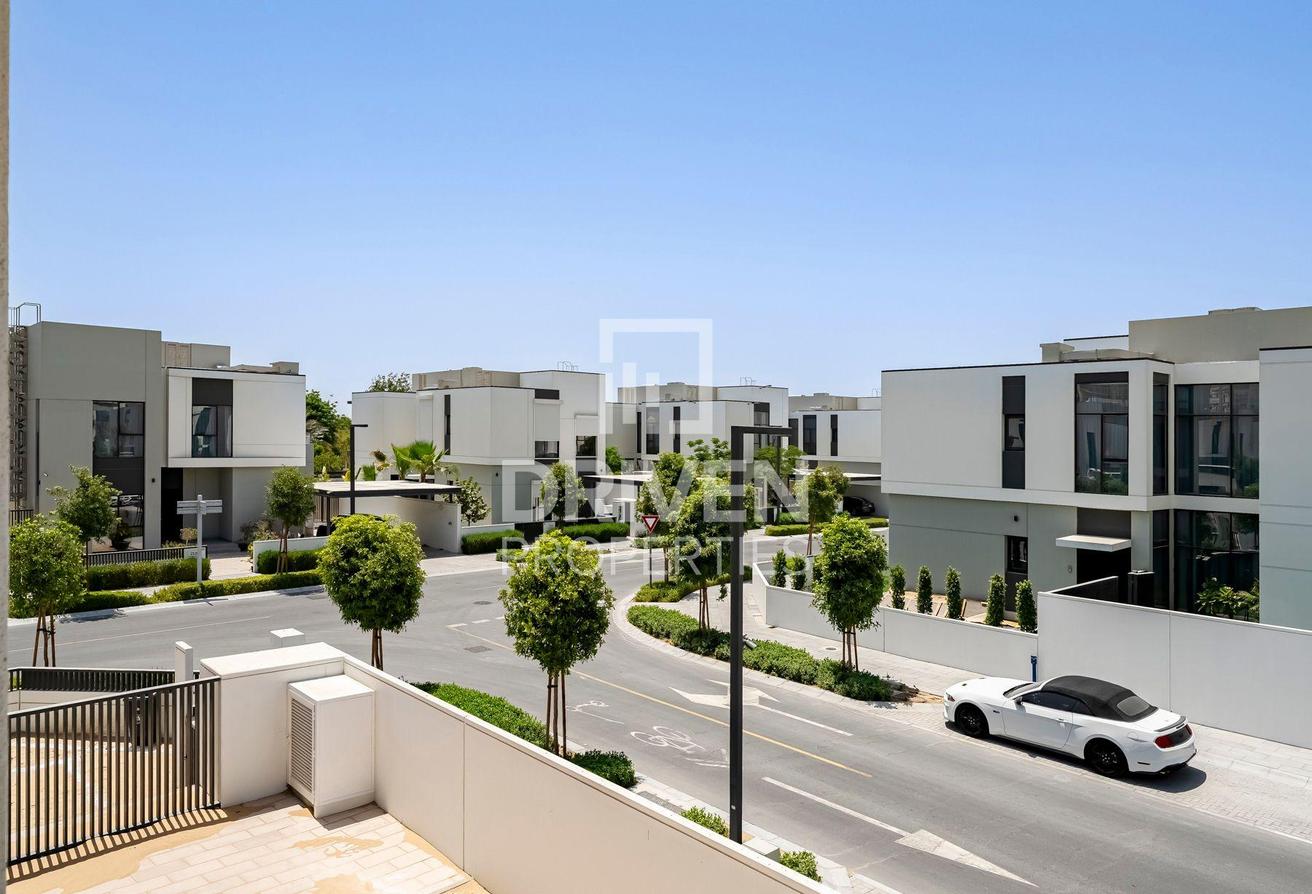Modern and Corner Unit | Park View | Large Plot photo 3