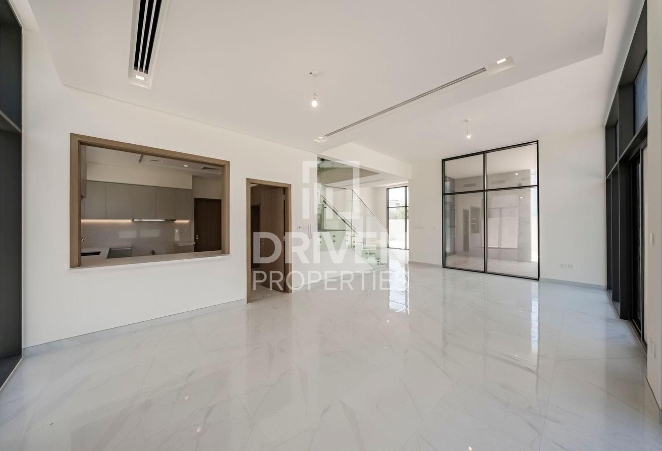 Modern and Corner Unit | Park View | Large Plot photo 6