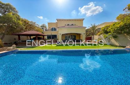 Villa - 4 Bedrooms - 6 Bathrooms for rent in District 4 - Jumeirah Park - Dubai