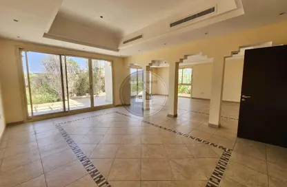 فيلا - 5 غرف نوم - 6 حمامات للايجار في تاون هاوسز قرية الحمرا - قرية الحمرا - رأس الخيمة