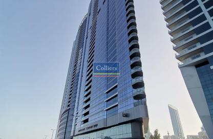 Apartment - 3 Bedrooms - 4 Bathrooms for rent in Wave tower - Corniche Road - Abu Dhabi