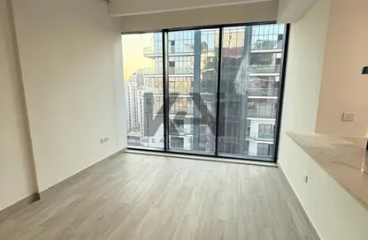 شقة - غرفة نوم - 2 حمامات للايجار في ذا ايست كريست - ديستريكت 17 - قرية جميرا الدائرية - دبي