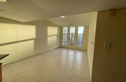 شقة - غرفة نوم - 2 حمامات للايجار في مبنى 202 - طراز مغولي - ديسكفري جاردنز - دبي