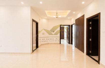 Apartment - 2 Bedrooms - 3 Bathrooms for rent in Al Karama Sqaure - Al Karama - Dubai