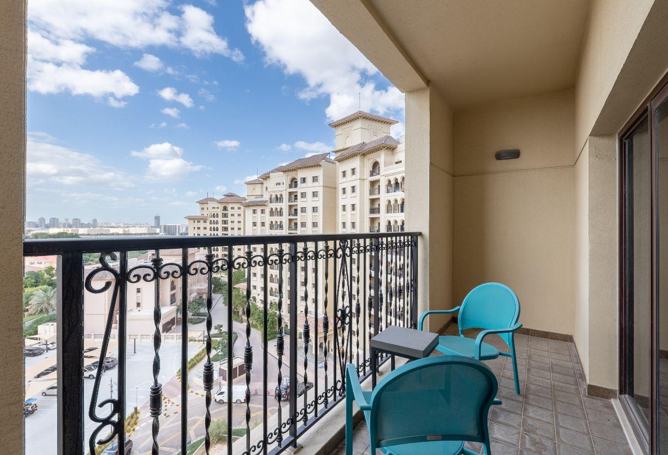 Spacious layout | Golf community living photo 8
