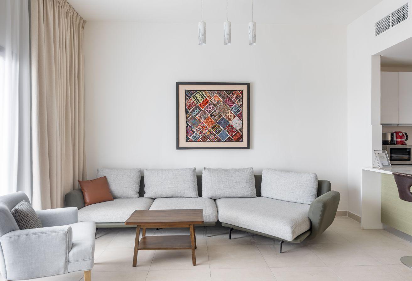 Spacious layout | Golf community living photo 3