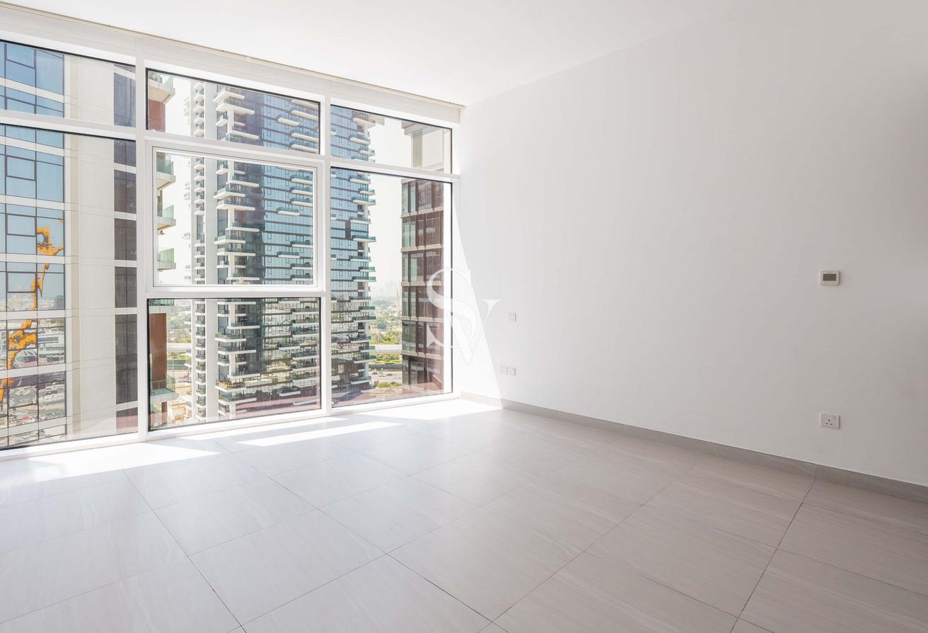 Ready To Move | Nearby Metro | Frame and Pool View photo 13