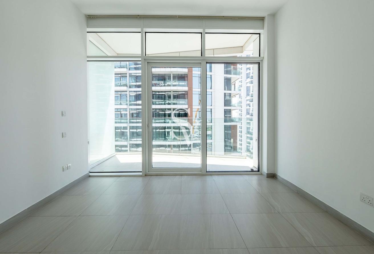 Ready To Move | Nearby Metro | Frame and Pool View photo 10