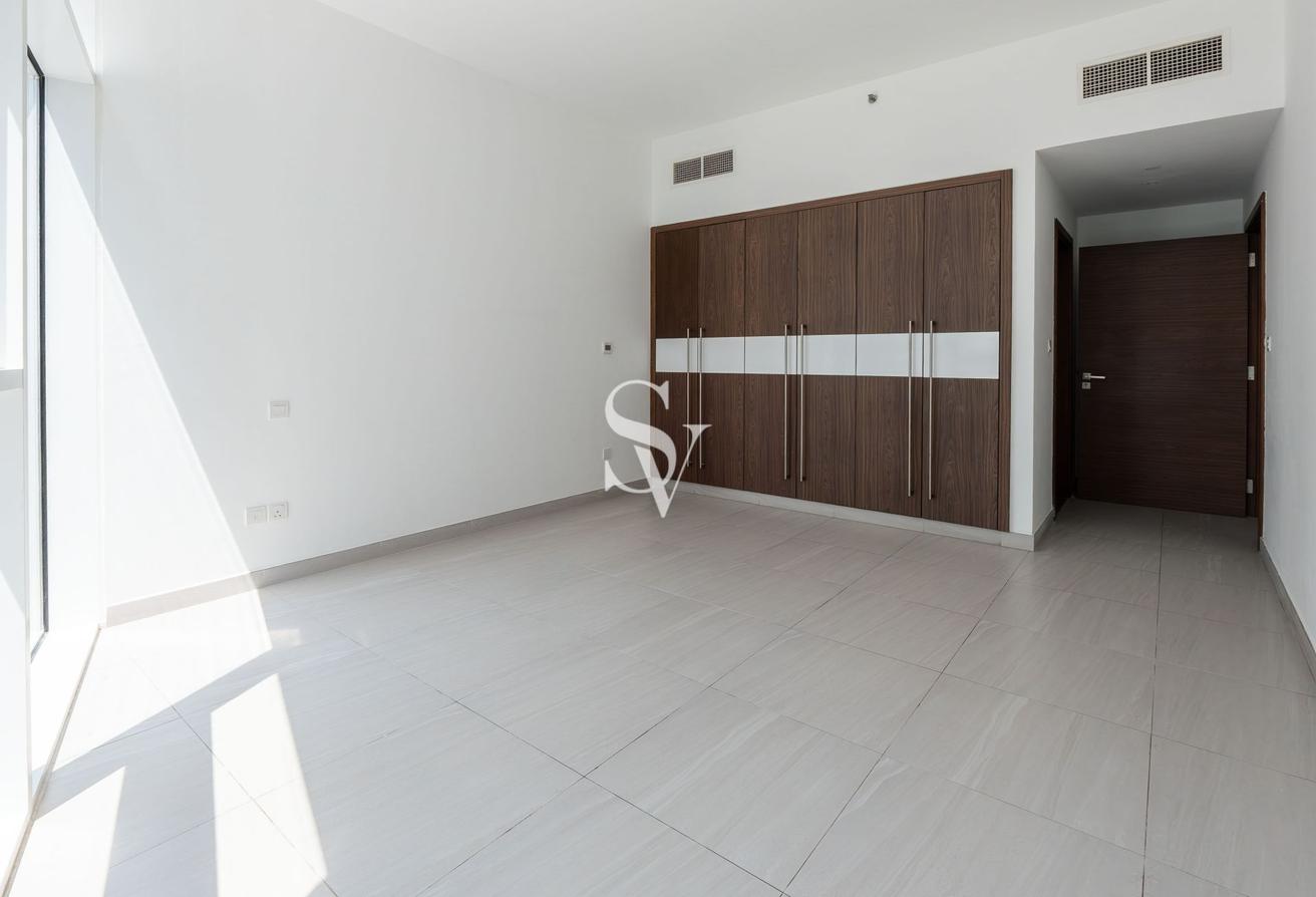 Ready To Move | Nearby Metro | Frame and Pool View photo 12