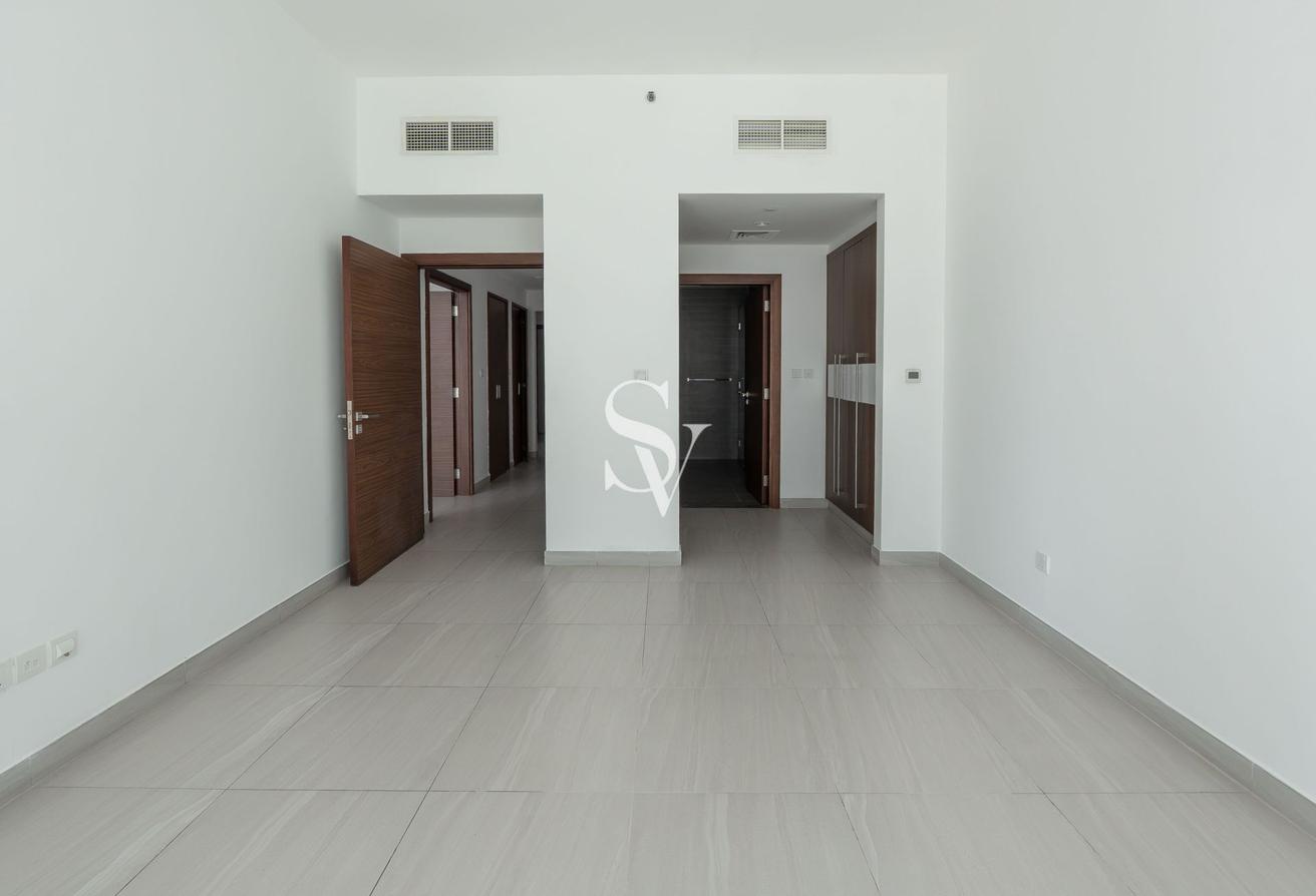 Ready To Move | Nearby Metro | Frame and Pool View photo 9