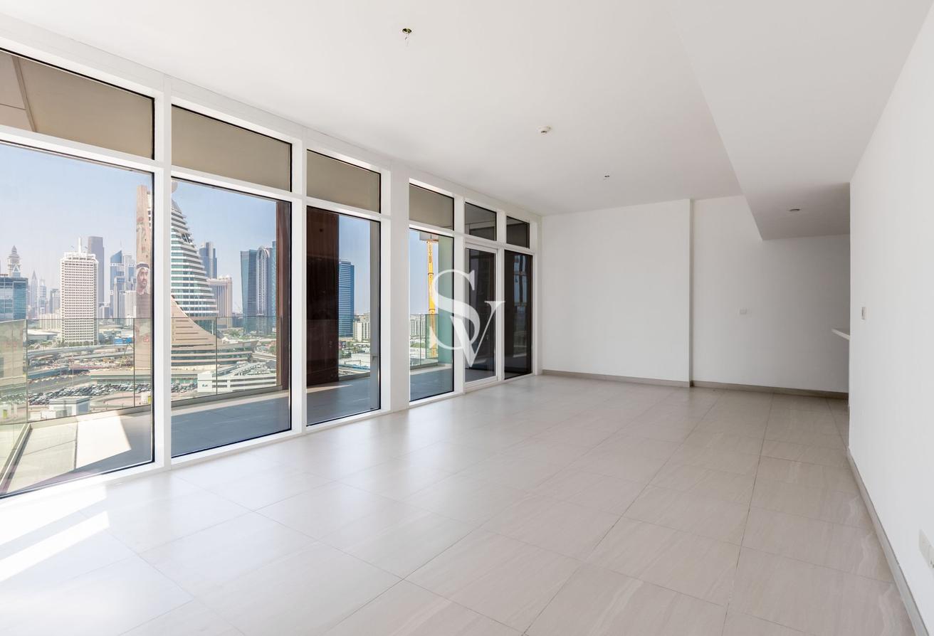 Ready To Move | Nearby Metro | Frame and Pool View photo 4