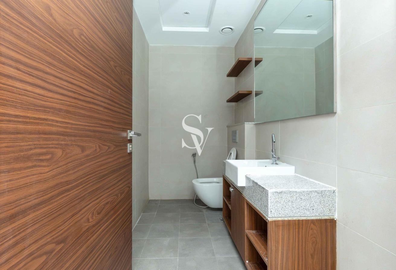 Ready To Move | Nearby Metro | Frame and Pool View photo 15