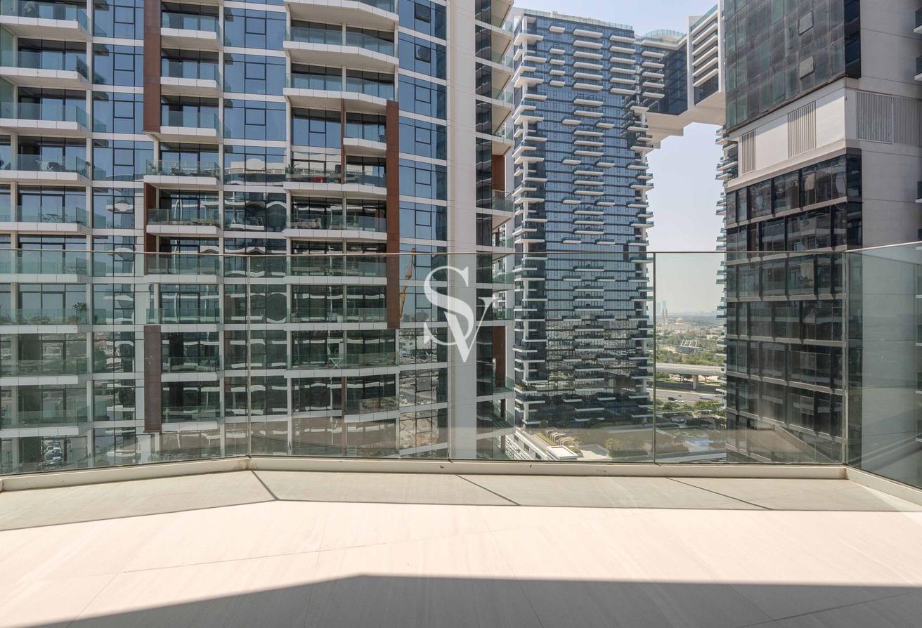Ready To Move | Nearby Metro | Frame and Pool View photo 19