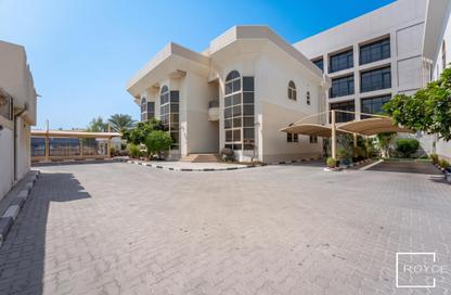 Villa - 5 - 6 for rent in Jumeirah 1 Villas - Jumeirah 1 - Jumeirah - Dubai
