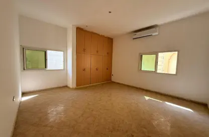 Apartment - 4 Bedrooms - 5 Bathrooms for rent in Al Rifa'ah - Al Heerah - Sharjah