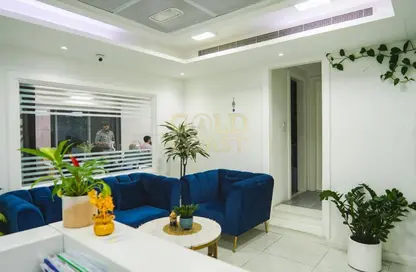 مكتب - 7 غرف نوم - 2 حمامات للايجار في برج أوبال - الخليج التجاري - دبي