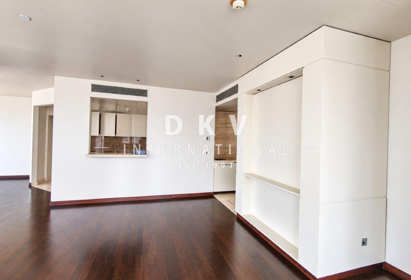 SPACIOUS APARTMENT| FOUNTAIN VIEW| MID FLOOR photo 3