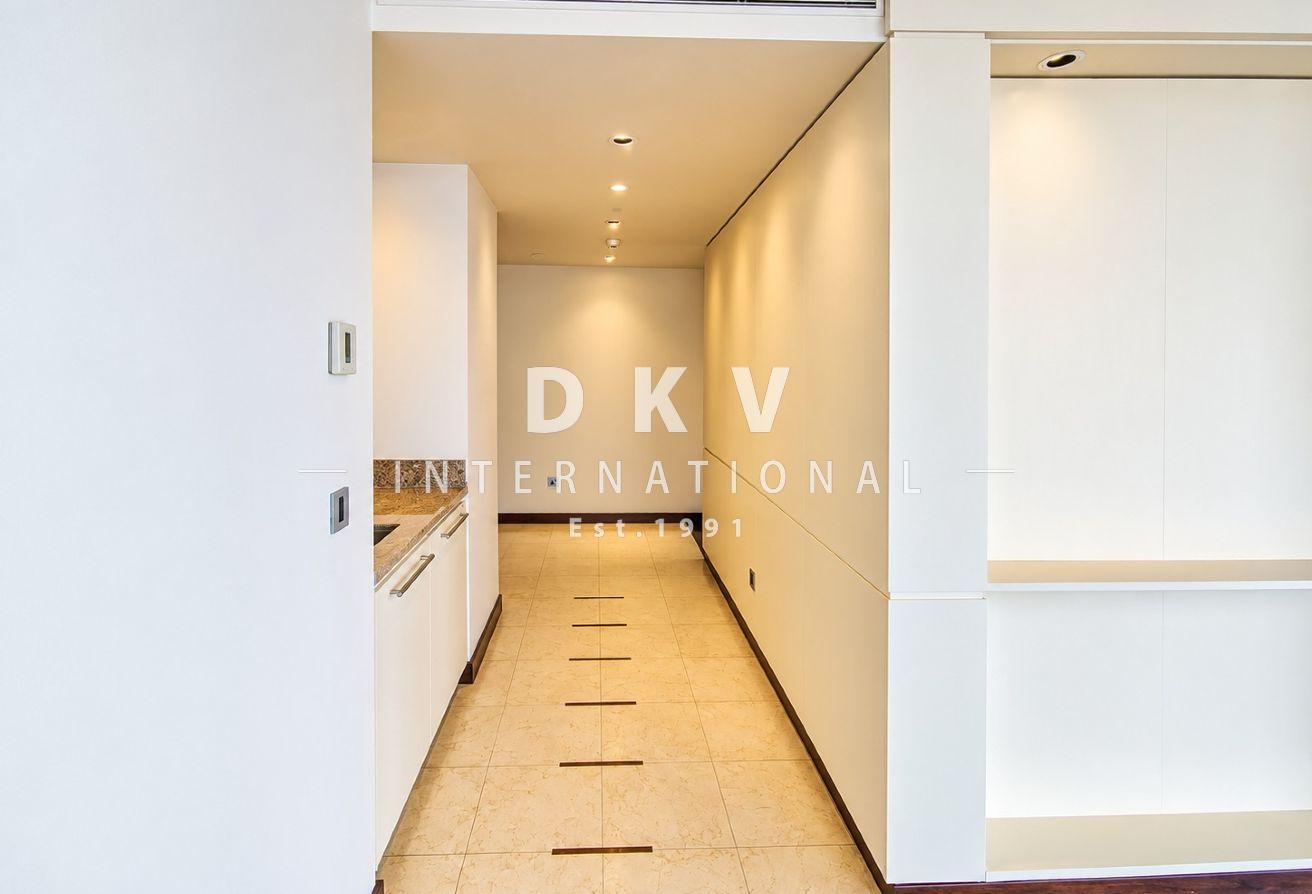 SPACIOUS APARTMENT| FOUNTAIN VIEW| MID FLOOR photo 7