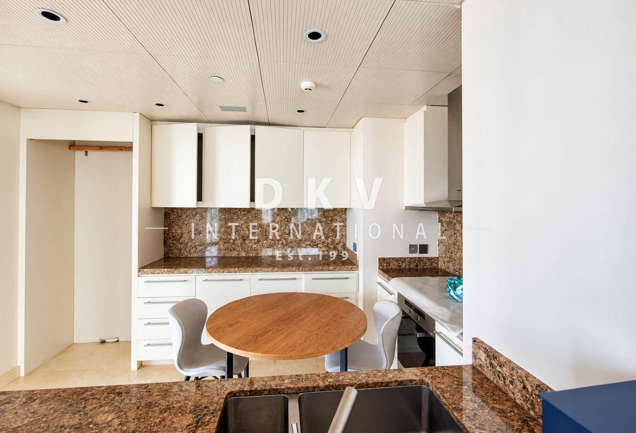 SPACIOUS APARTMENT| FOUNTAIN VIEW| MID FLOOR photo 9