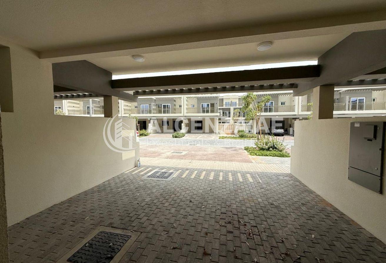 UNFURNISHED | SPACIOUS | COMMUNITY VIEW photo 15