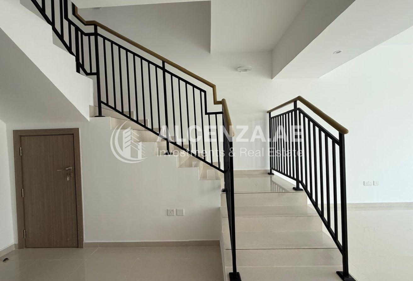 UNFURNISHED | SPACIOUS | COMMUNITY VIEW photo 11